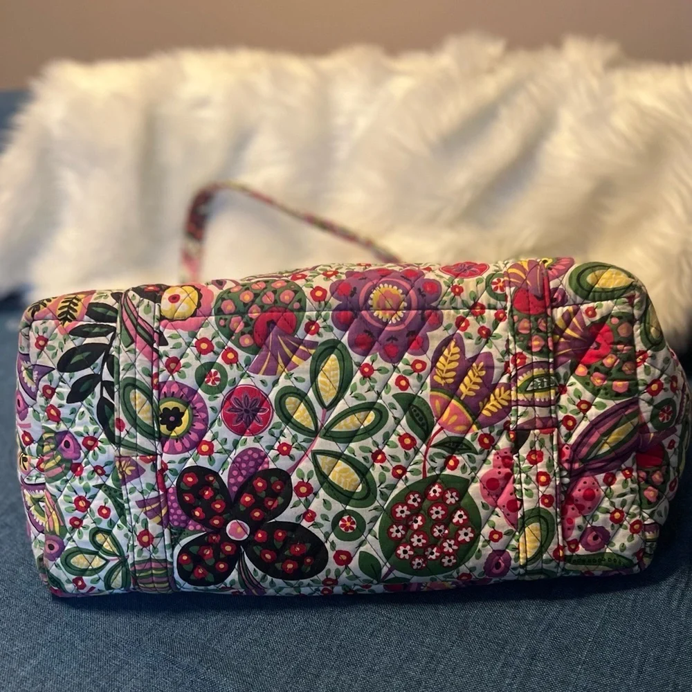 Vera Bradley Large Travel Tote with 6 Inside Pockets Viva La La Green Flowers - Picture 5 of 12